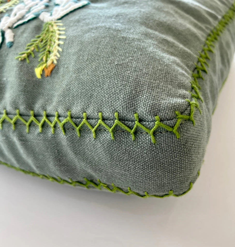 WHITE BOTTLEBRUSH ERICA box cushion linen